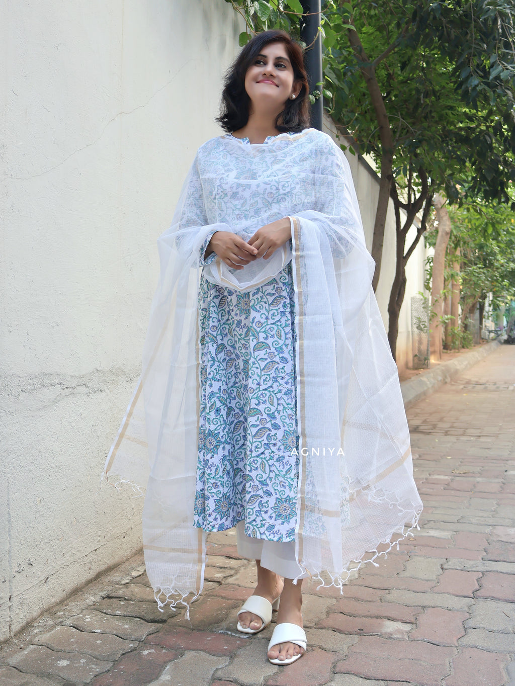 White Kota Doriya Pure Cotton Dupatta with Zari Border
