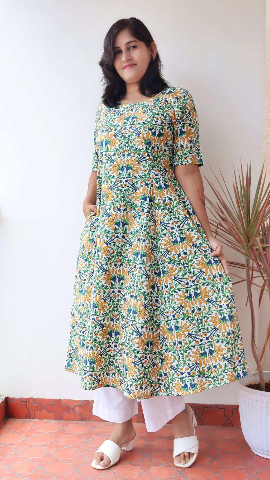 Charm Bloom Paneled Pure Cotton Kurta