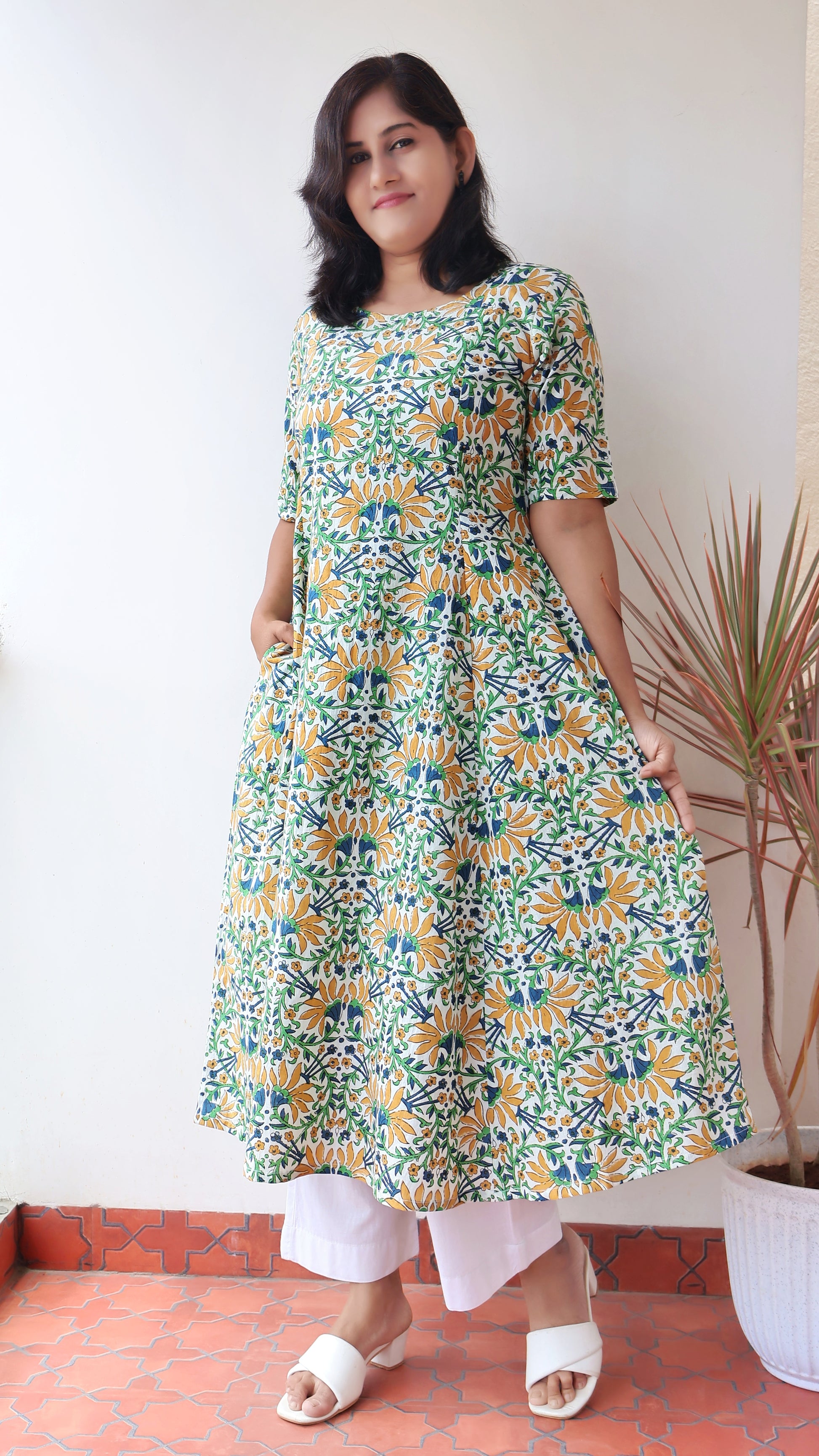 Charm Bloom Paneled Pure Cotton Kurta