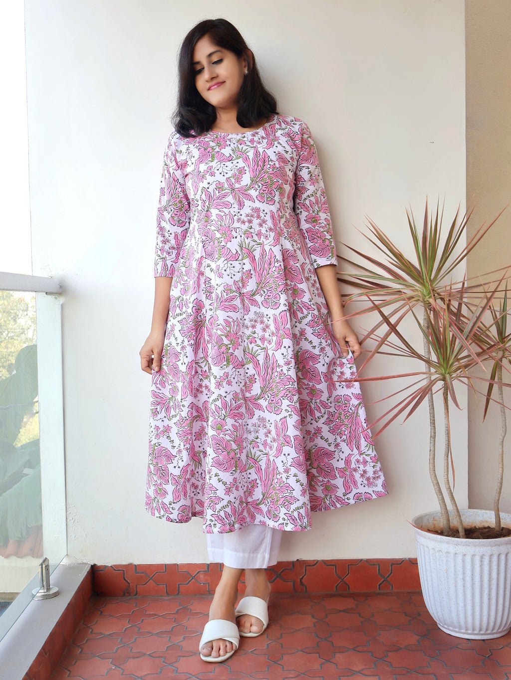 White Blush Bloom Sanganeri Hand Block Cotton Kurta