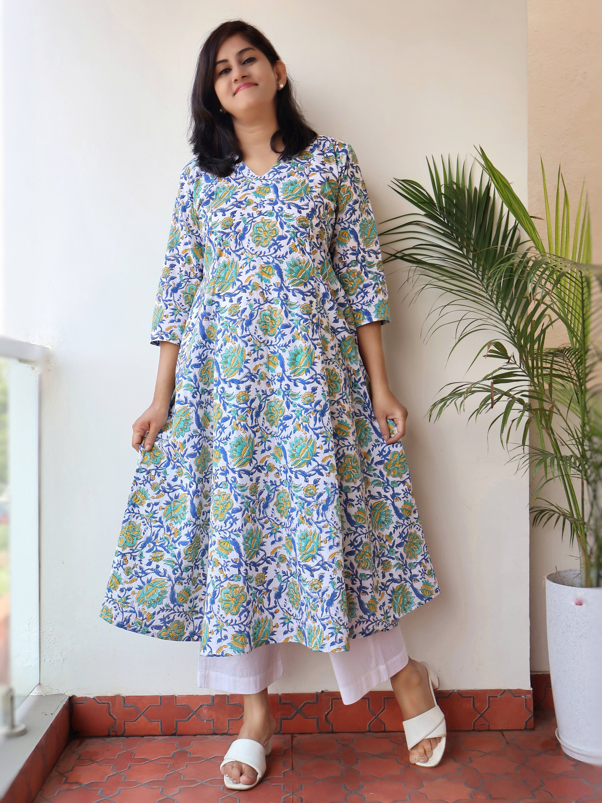 White Vibe Floral Sanganeri Hand Block Cotton Kurta