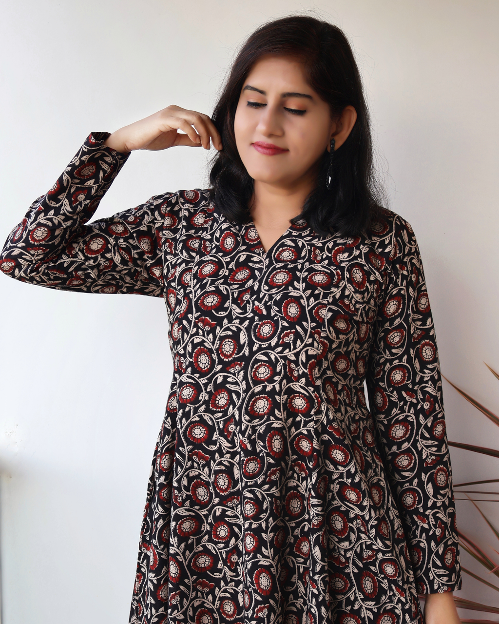 Black Bagru block print cotton kurta for women with V-neck and breathable fabric