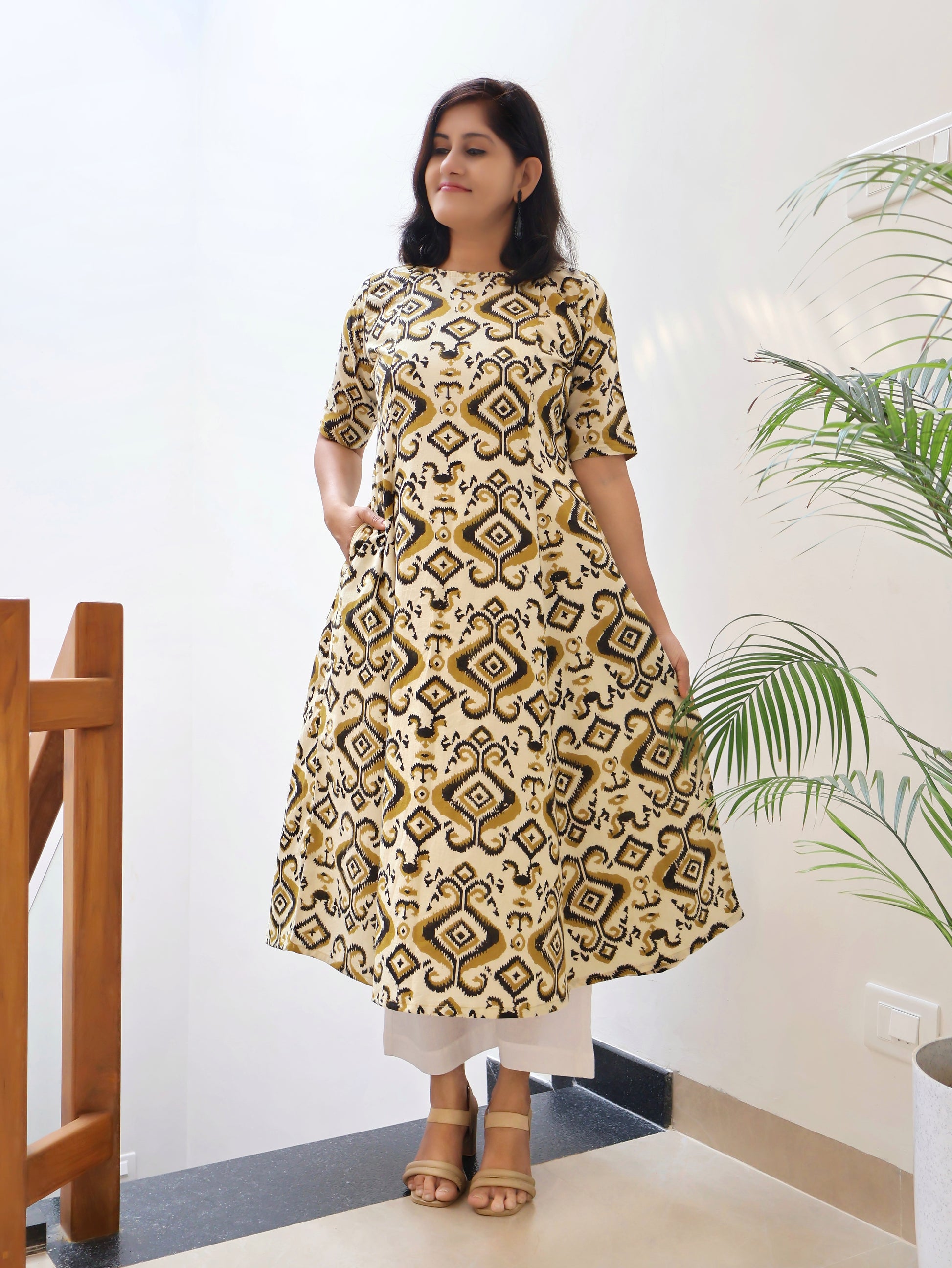 Women’s pure cotton Bagru block print kurta with closed neckline and elbow sleeves